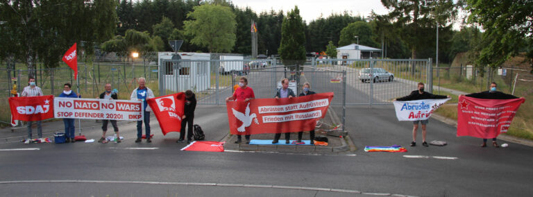 DKP Buechel1web - DKP und SDAJ blockieren Atomwaffendepot - Abrüstung - Abrüstung