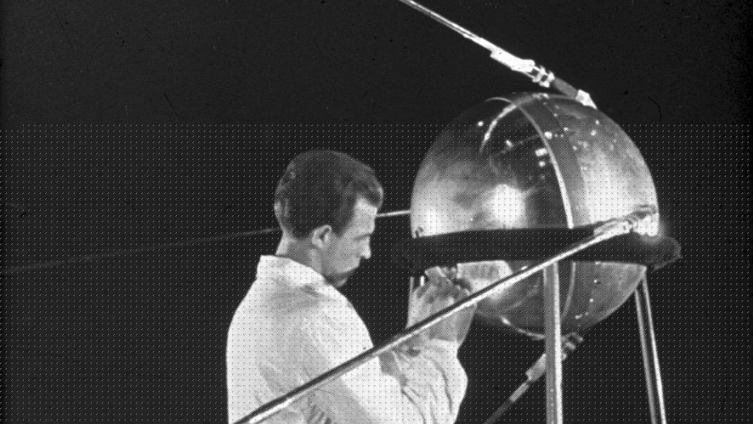 340701Sputnik 1 preparation a - Berechtigte Kritik? - UZ vom 21. August 2020 - UZ vom 21. August 2020
