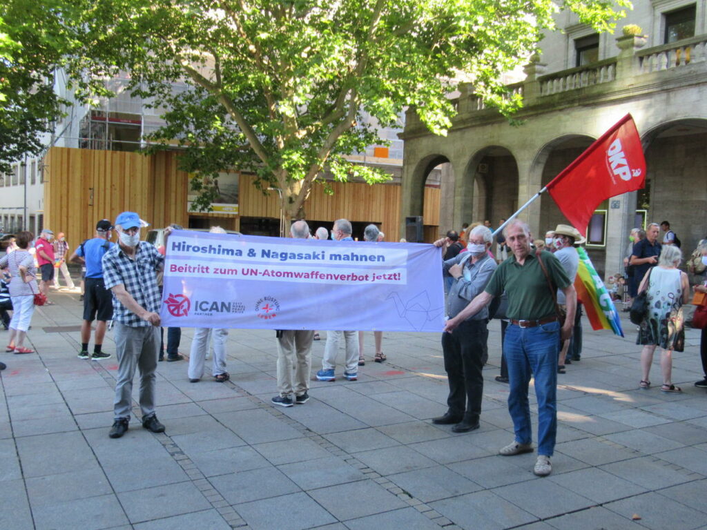 stuttgart1 - DKP-Aktionstage zum 75. Jahrestag der Atombombenabwürfe - Atomwaffen, DKP, Proteste - Blog