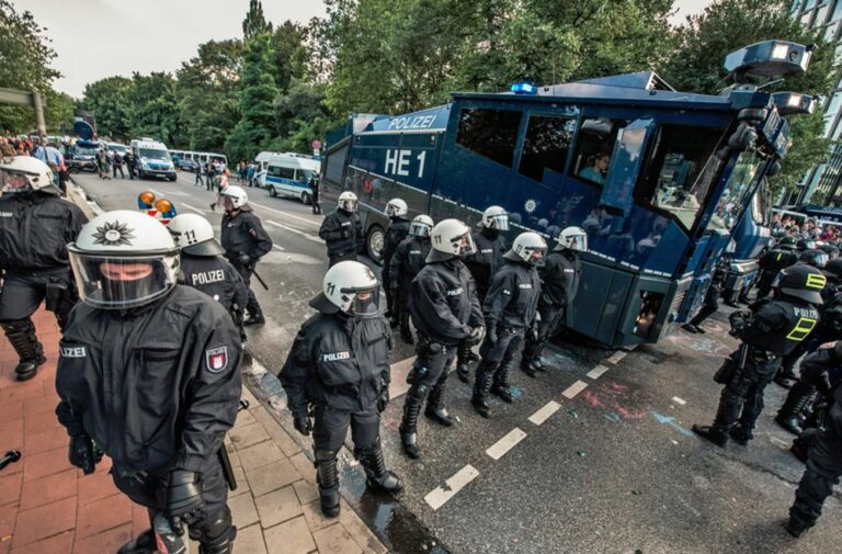 370902 Bullen R mediabase BrunoMaul - Wenn Linke demonstrieren - Proteste - Proteste