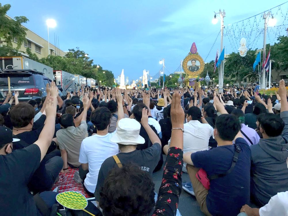 380601 august protest 1 - König, Krise, Konfrontation - Thailand - Internationales