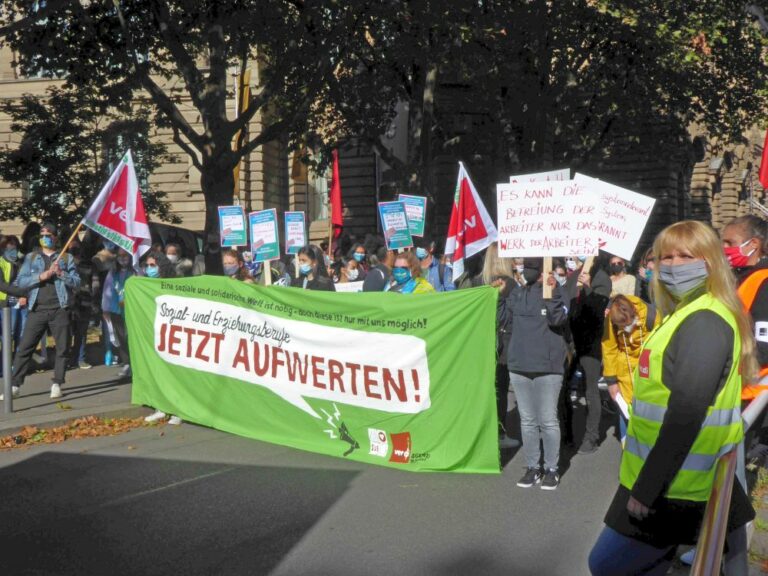 400201 - Die Helden bitten zur Kasse - Streik - Streik