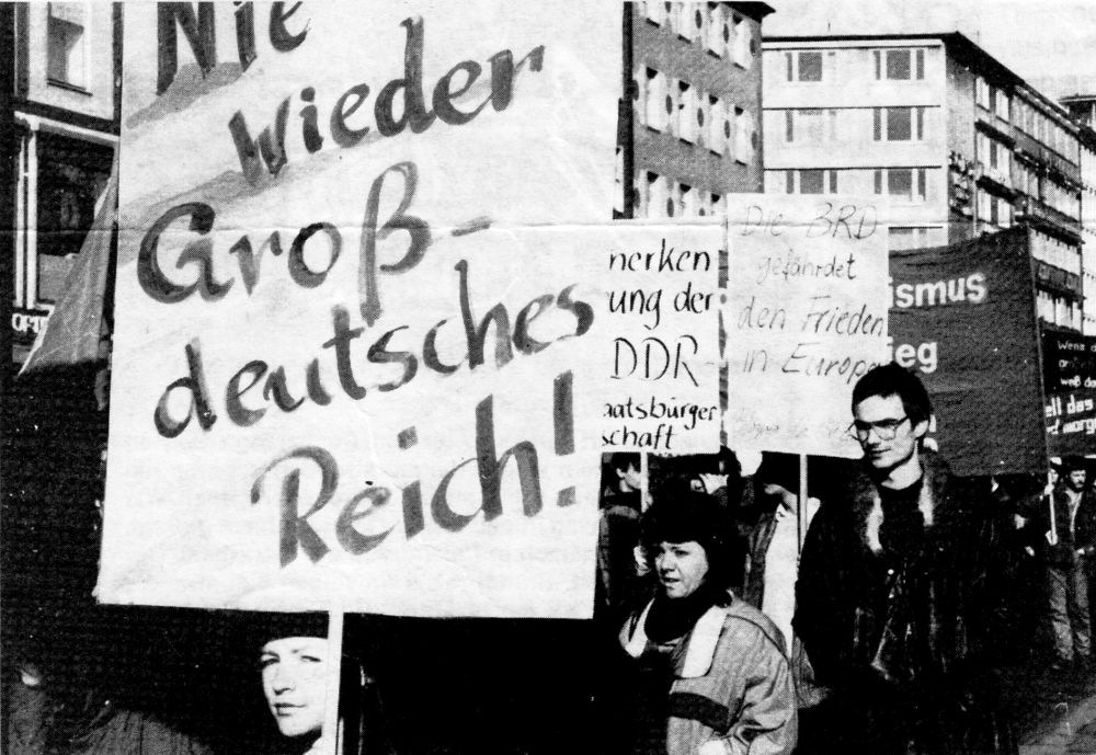 400803 muenchen - Ausverkauft und verkohlt - DDR, Proteste, Widerstand - Im Bild