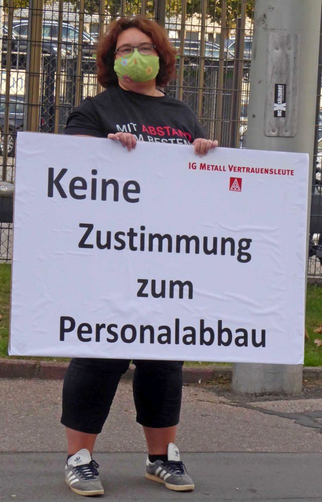 Schild keine Zustimmung zum Personalabbau - Massenentlassungen bei Mahle - UZ vom 25. September 2020 - UZ vom 25. September 2020