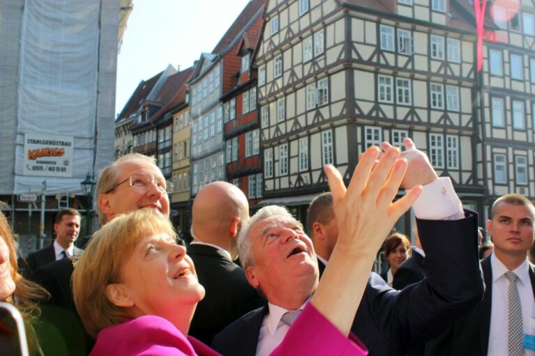 410101 Gauck Merkel - Alles so schön bunt hier - DDR - DDR