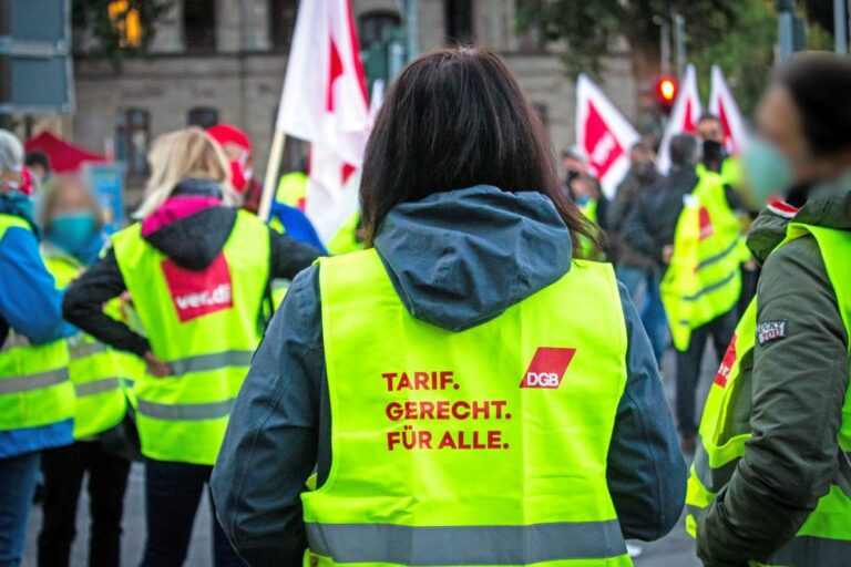 41 3 01 Streik - Nagelprobe bei Sparkassen - Tarifkämpfe - Tarifkämpfe