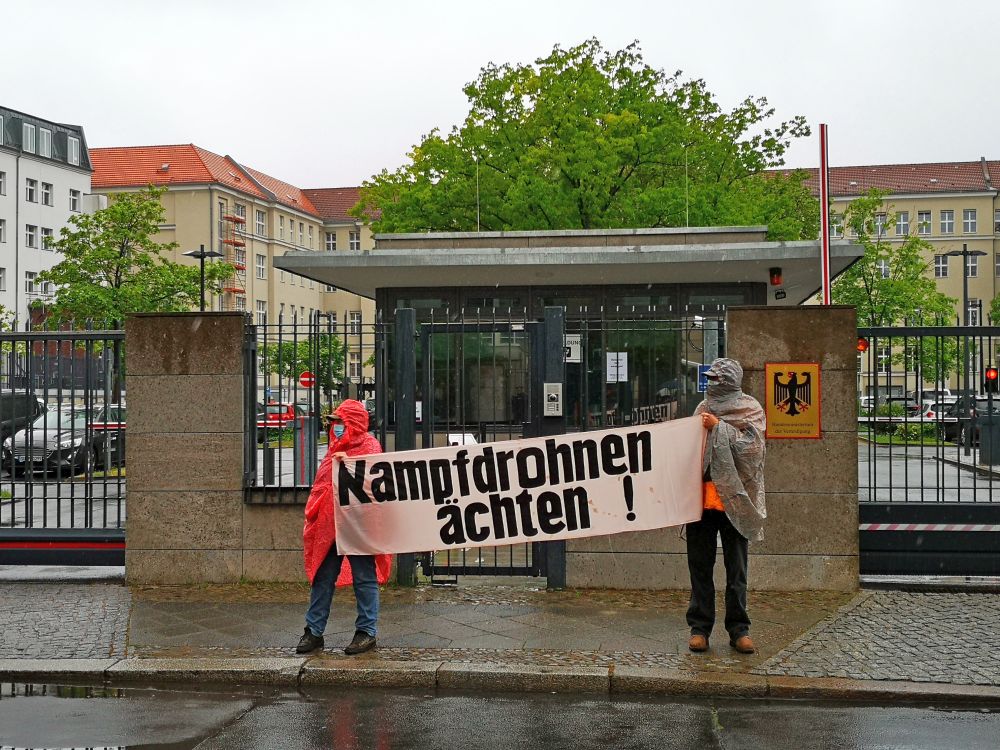 420401 drohnen - Töten auf Knopfdruck - Aufrüstung, Drohnen, Militarisierung - Politik