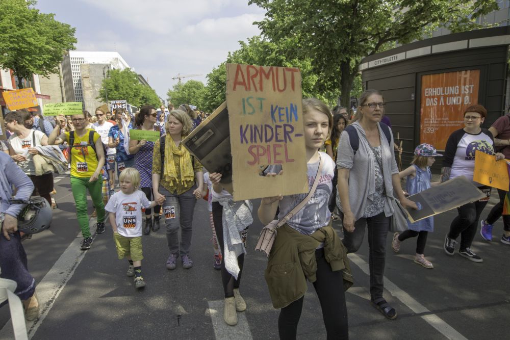 420501 armut - Gemachte Armut - Ausbildung, Coronavirus, Kinderarmut - Politik