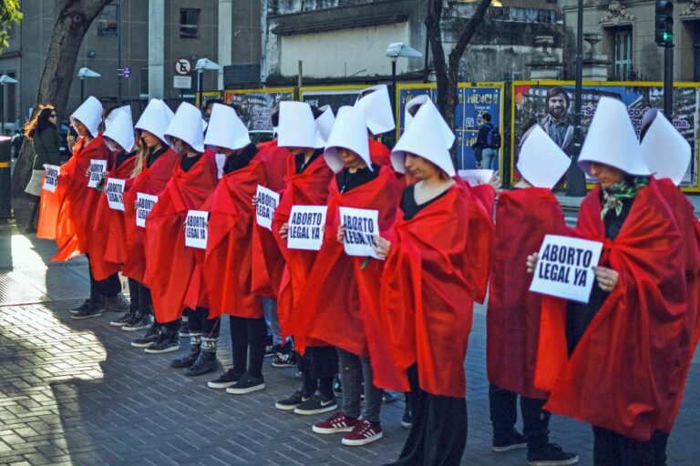 421101 Intervencion The Handmaids Tale - Im Reich weißer alter Männer - Krimi - Krimi