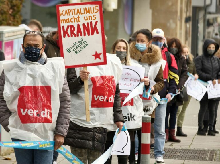 jr 201020 2831 - Streikbereit - Tarifrunde Öffentlicher Dienst - Im Bild