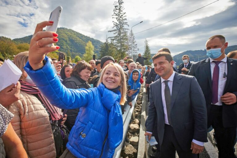 450601 Ukraine - Selenskijs schneller Absturz - Kommunalwahlen, Ukraine - Internationales