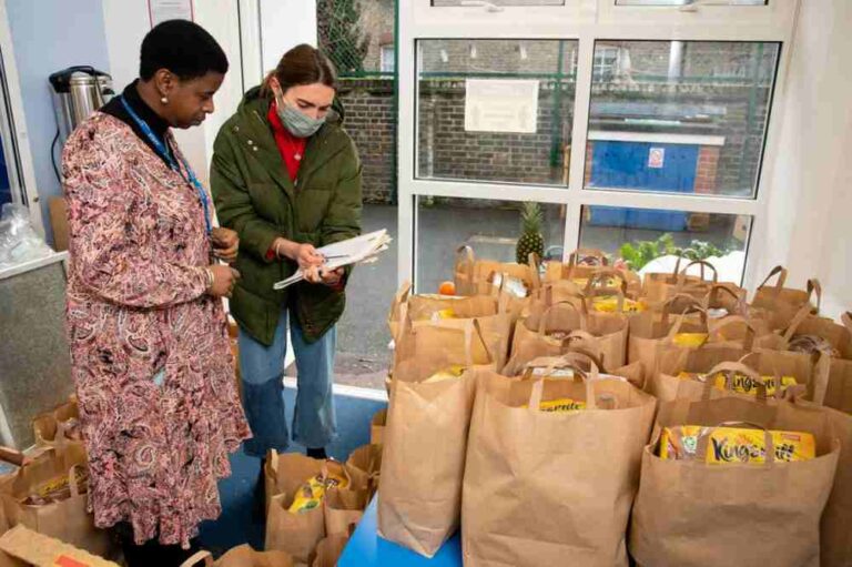 520602 Britannien - Hilfe für hungernde Kinder - Großbritannien - Großbritannien