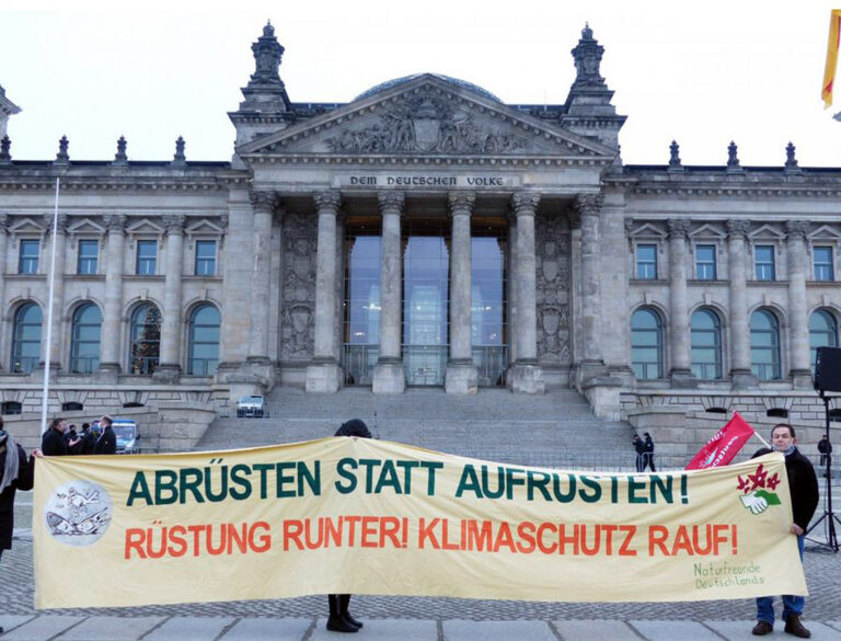 Abruestung und Umweltschutz - Für einen nachhaltigen Frieden - Friedenskampf, Umweltpolitik - Hintergrund