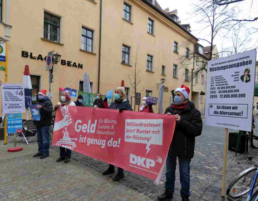 Regensburg P1030250 - Kein Geld für Krieg - Abrüsten statt Aufrüsten, Aktionstag, Friedenskampf - Im Bild