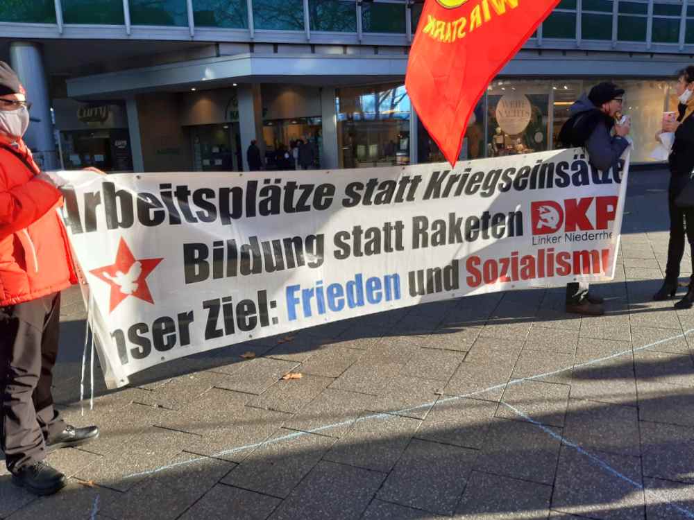 krefeld - Kein Geld für Krieg - Abrüsten statt Aufrüsten, Aktionstag, Friedenskampf - Im Bild