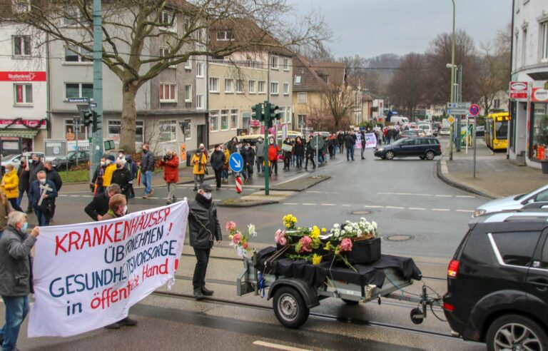 020301 - Kämpferischer Trauermarsch - Krankenhäuser - Wirtschaft & Soziales