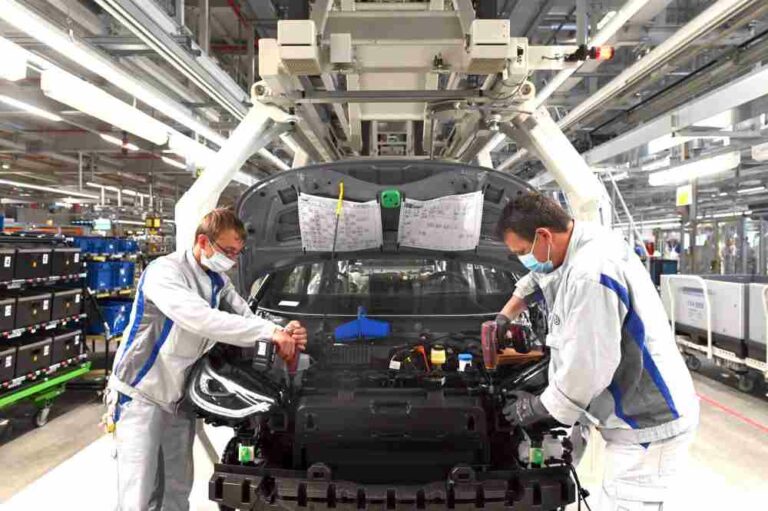 030302 - Bosse provozieren in der Metall-Tarifrunde - Automobilindustrie - Automobilindustrie