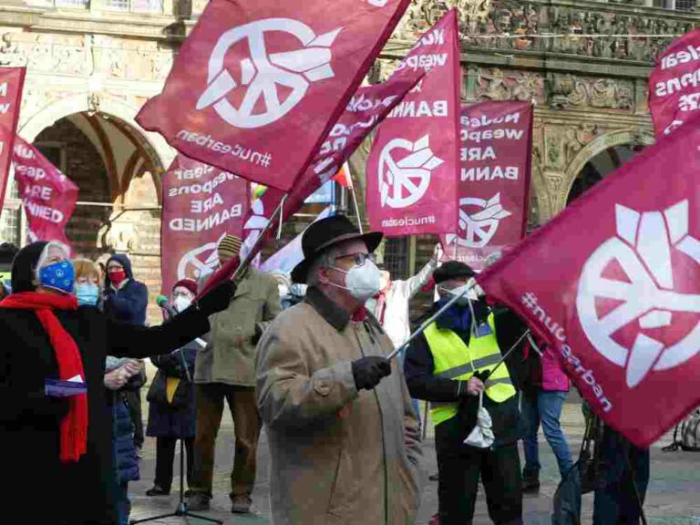 040501 interview 1 - Nukleare Teilhabe geht vor - Atomwaffen - Atomwaffen