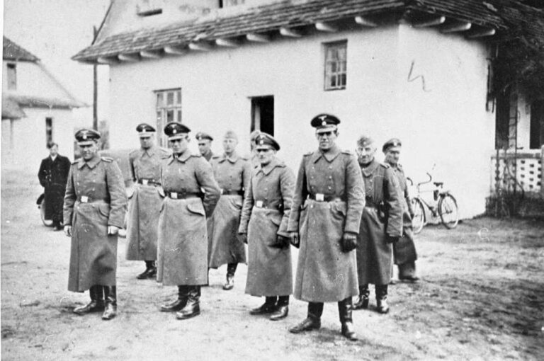 1 oben SS Offiziere Auschwitz 1942 - Dem Vergessen entrissen - Dokumentarfilm - Dokumentarfilm
