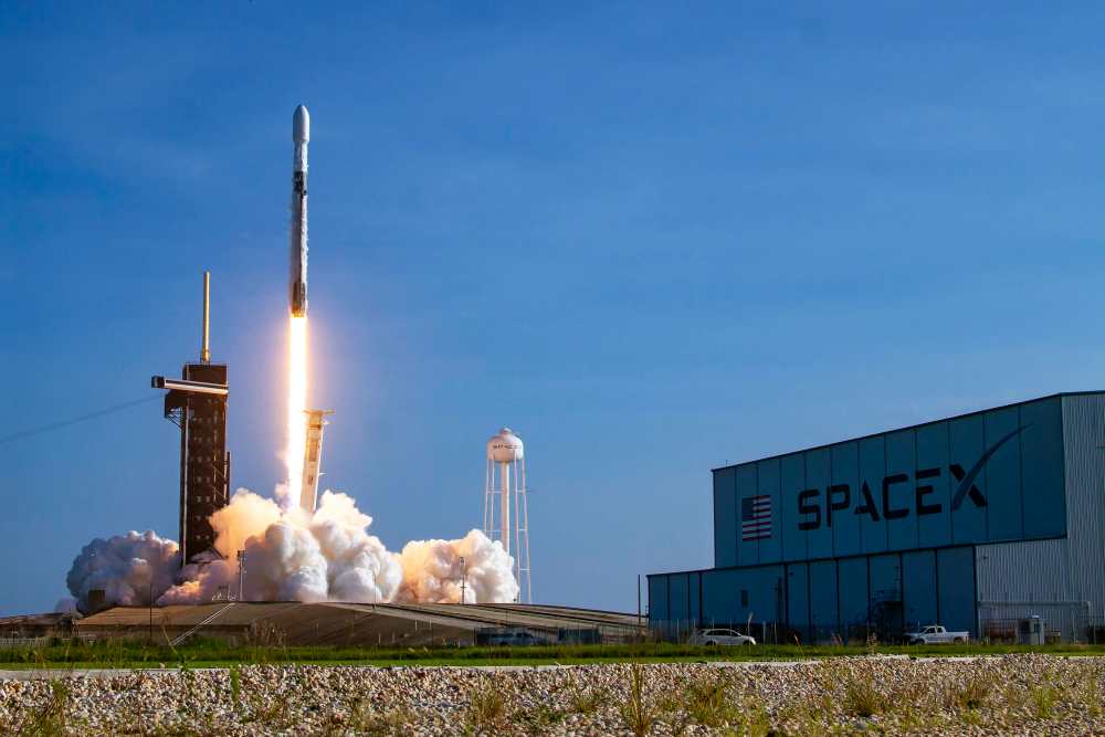 20702 SpaceX - Bis in den letzten Winkel - Raumfahrt, Weltraum - Internationales