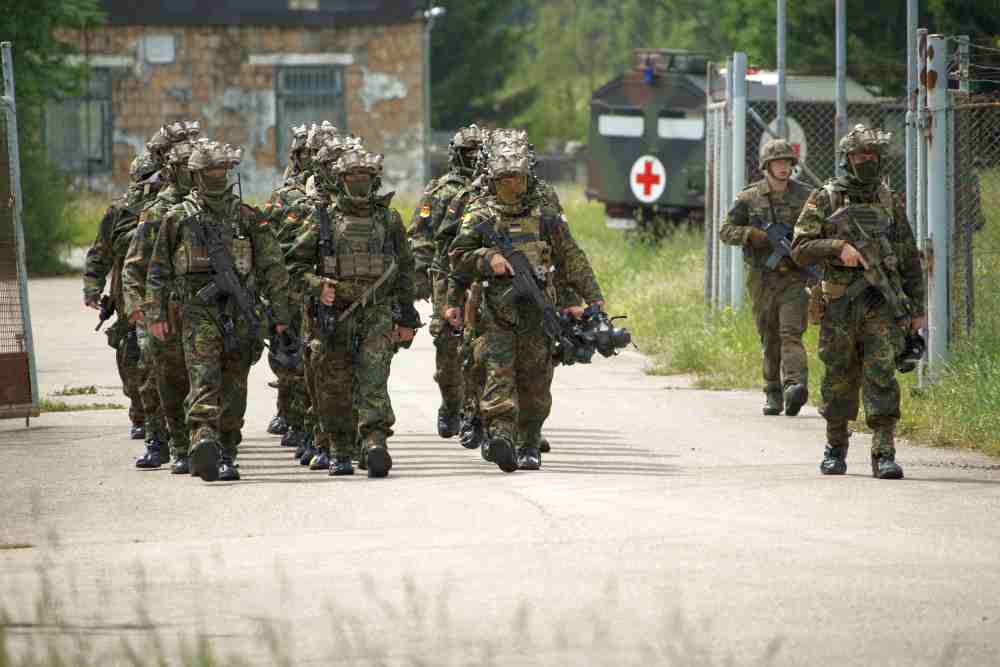 40901 Bild - Konkrete Hinweise - Bundeswehr, Coronavirus, Militarisierung - Im Bild