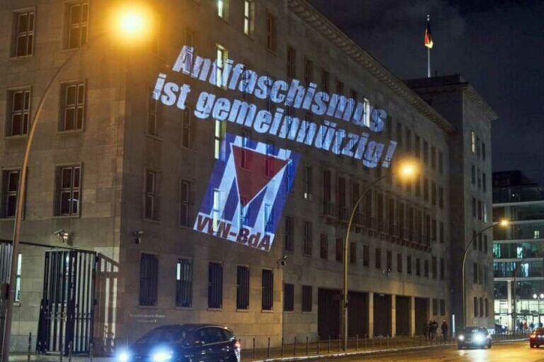 050402 antifa - Antifaschismus bleibt Feindbild - Antifaschismus - Antifaschismus