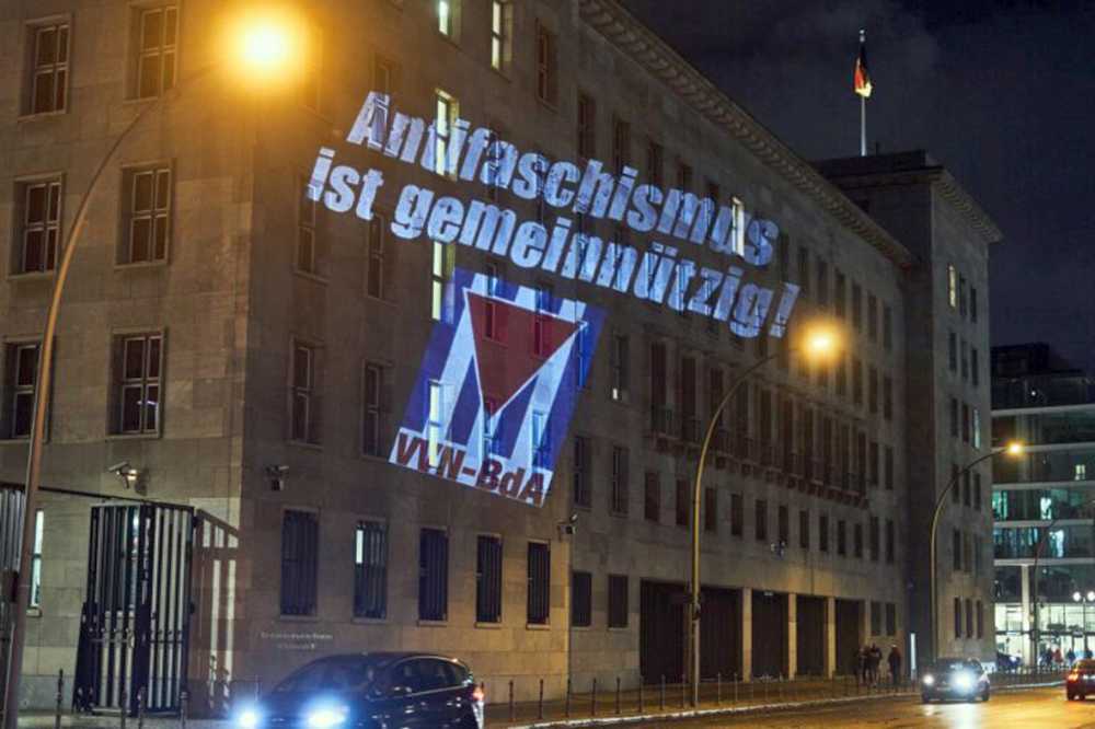 050402 antifa - Antifaschismus bleibt Feindbild - Antifaschismus, Repression - Politik