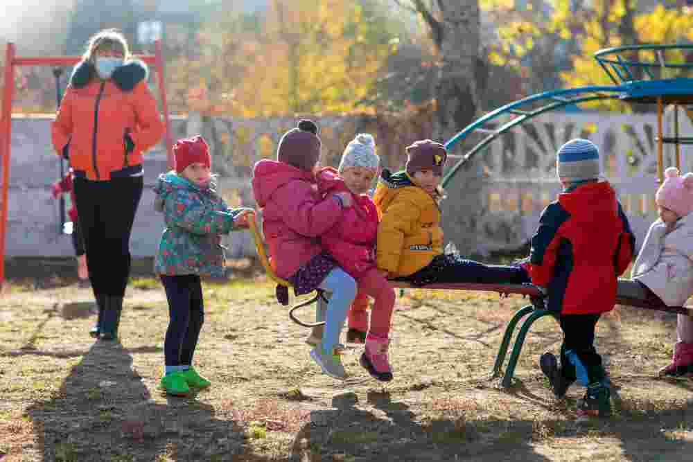 060402 kita - Aus den Kleinsten Kapital schlagen - Kindertagesstätten, Kitas, Privatisierung - Politik