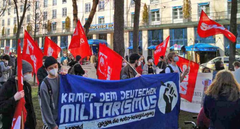080402 siko - Proteste gegen die „Münchener Sicherheitskonferenz - Militarisierung - Militarisierung