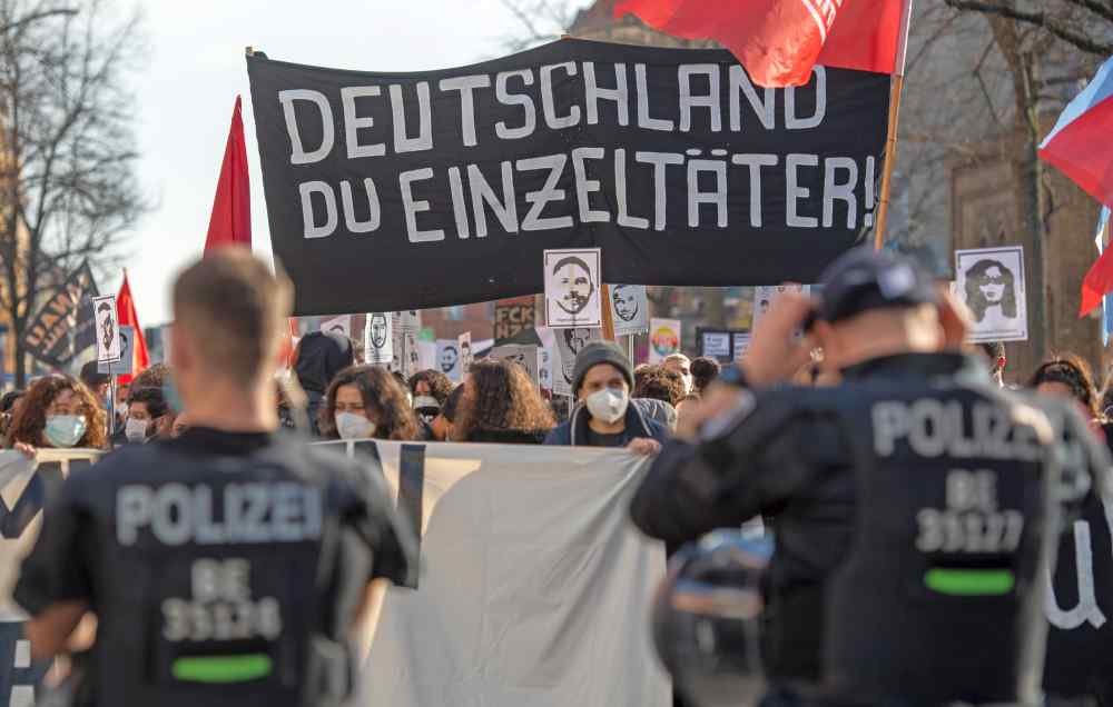 080403 Hanau - Verantwortliche schweigen - §dpa, Gedenken, Nazi-Terror - Politik