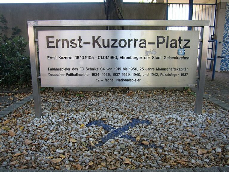 800px Gedenktafel Ernst Kuzorra Platz in Gelsenkirchen - Wirklich entzückend - Alltag - Alltag
