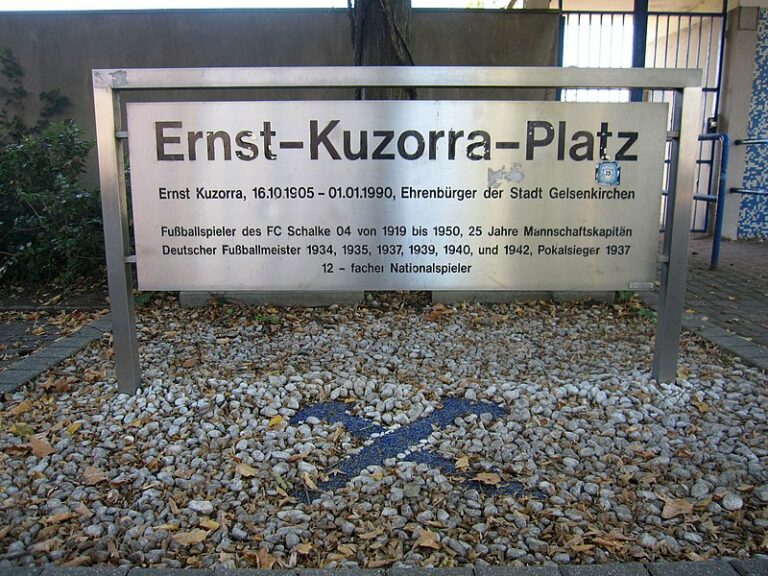 800px Gedenktafel Ernst Kuzorra Platz in Gelsenkirchen - Wirklich entzückend - Alltag - Alltag