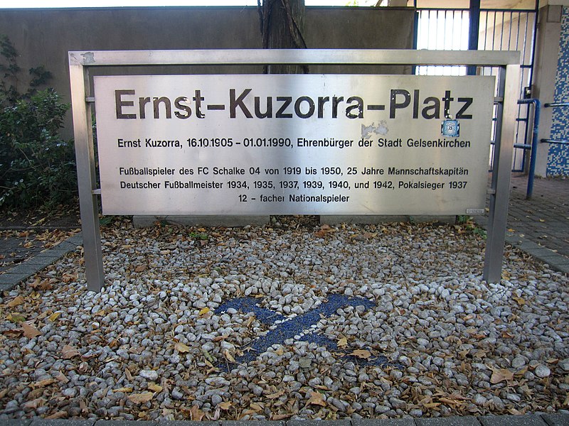 800px Gedenktafel Ernst Kuzorra Platz in Gelsenkirchen - Wirklich entzückend - Alltag, Fußball - Vermischtes