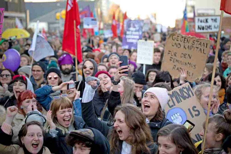 090101 Frauentag - Kampf dem Rollback - Frauen, Frauenrechte, Frauentag - Im Bild