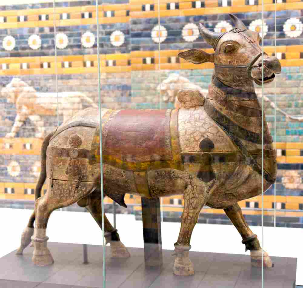 091101 Nandi Museums fuer Asiatische Kunst - Raubkunst möglichst behalten - Imperialismus, Kolonialismus, Kunstausstellung - Kultur