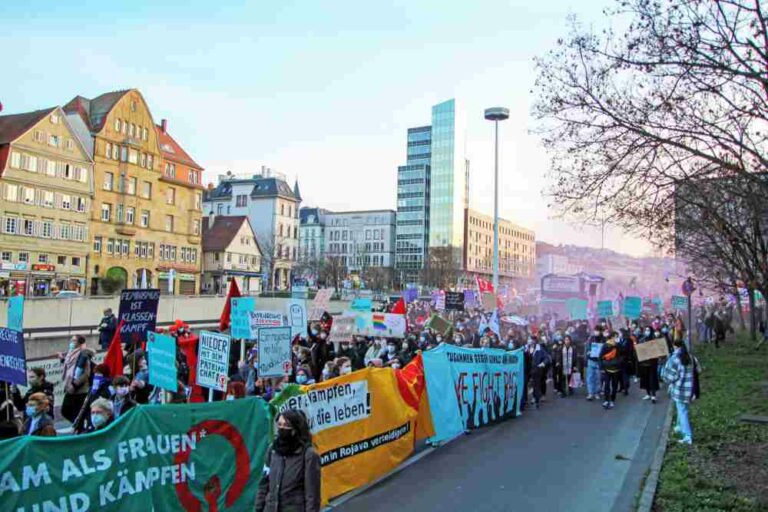 1010 Weiber 1 - Von Weibern und Kommunardinnen - Frauentag - Frauentag