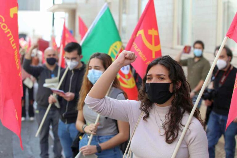 110602 Portugal 2 - Rechte und Einkommen zurückgewonnen - Interview - Interview