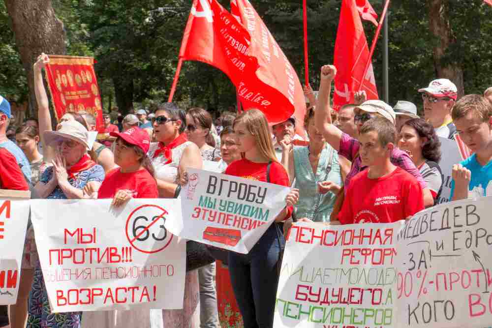 1208 KPRF1 - Nicht der Realität entsprechend - Kommunistische Parteien, Proteste, Russland - Im Bild