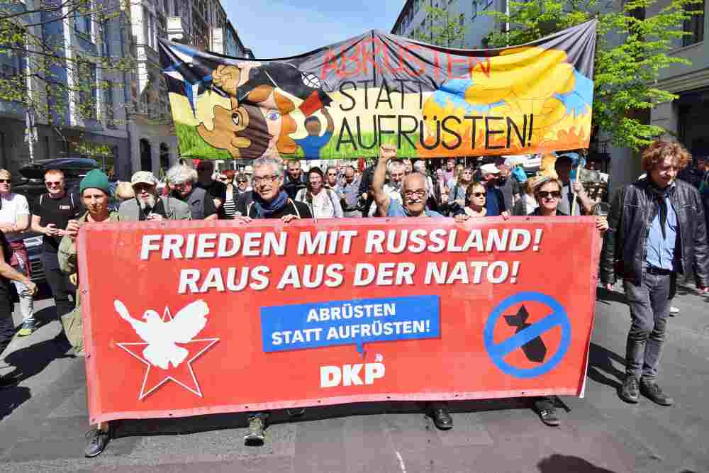 12 15 Ostermarsch - Ostern auf die Straße! - Friedenskampf, Ostermärsche - Aktion