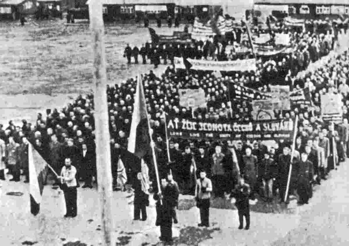 170803 Buchenwald 1 Mai - Der 1. Mai 1945 in Buchenwald - 1. Mai, Antifaschismus, Geschichte der Arbeiterbewegung, Kampftag - Theorie & Geschichte