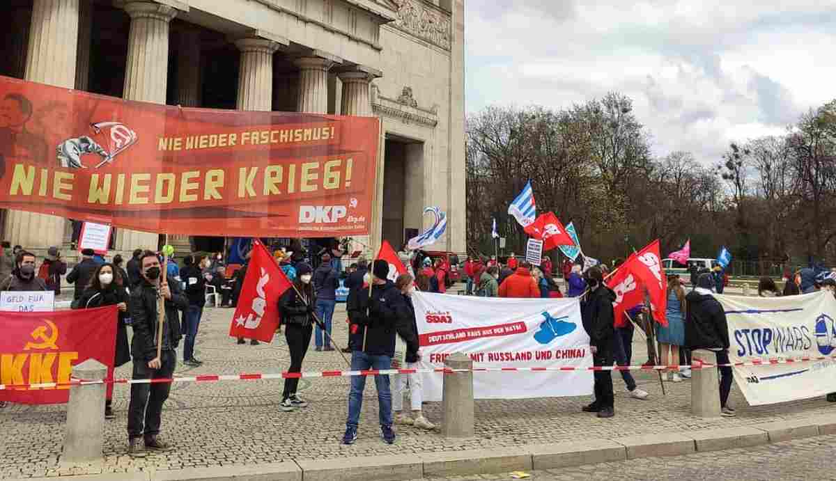 Muenchen 1 - Ostermarsch 2021 - Friedenskampf, Ostermarsch - Im Bild