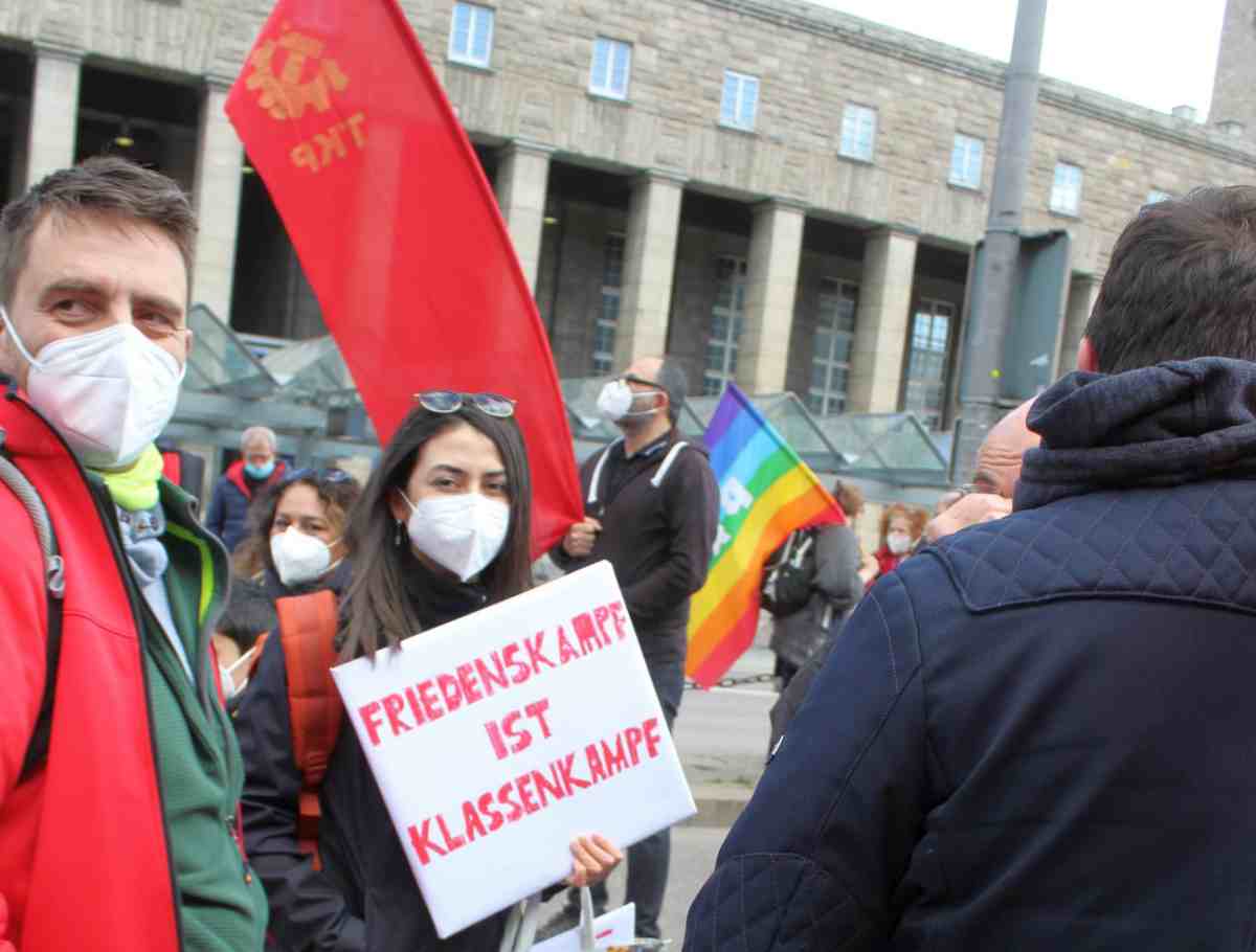 Stuttgart via Karlsruhe 2 - Ostermarsch 2021 - Friedenskampf, Ostermarsch - Im Bild