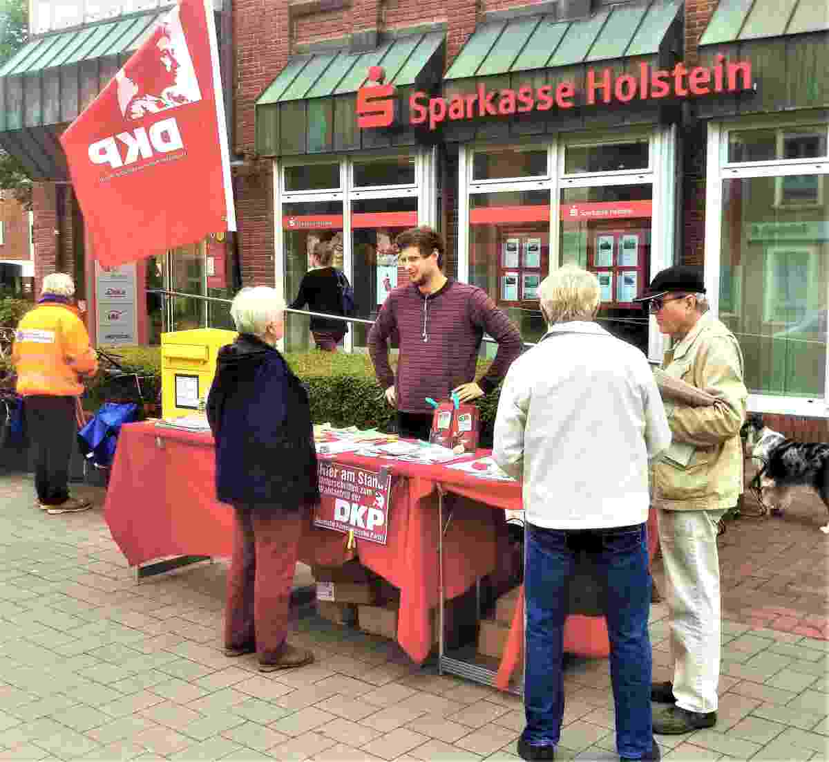 20 15 01 Unterschriften - Aktivurlaub im hohen Norden - Bundestagswahl, DKP - Aktion