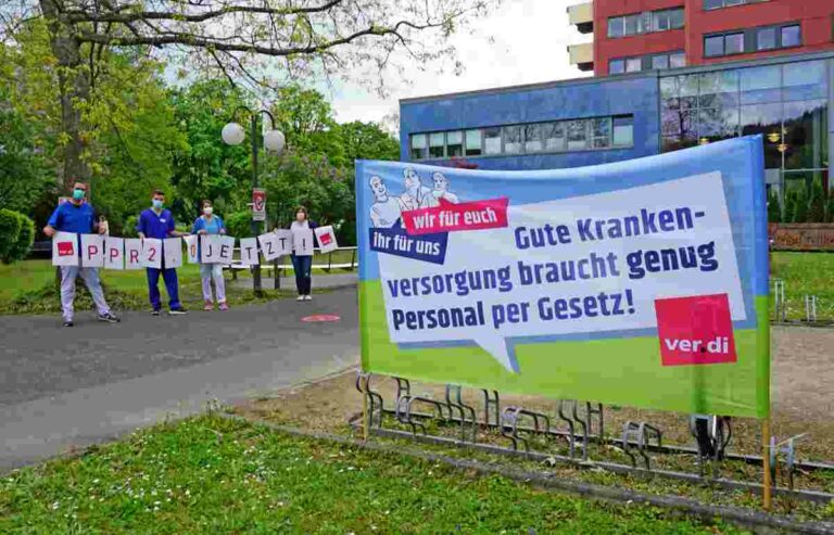 210501 arzt - Kollege in Weiß - Bundestagswahl, DKP, Krankenhaus, Streik - Wirtschaft & Soziales