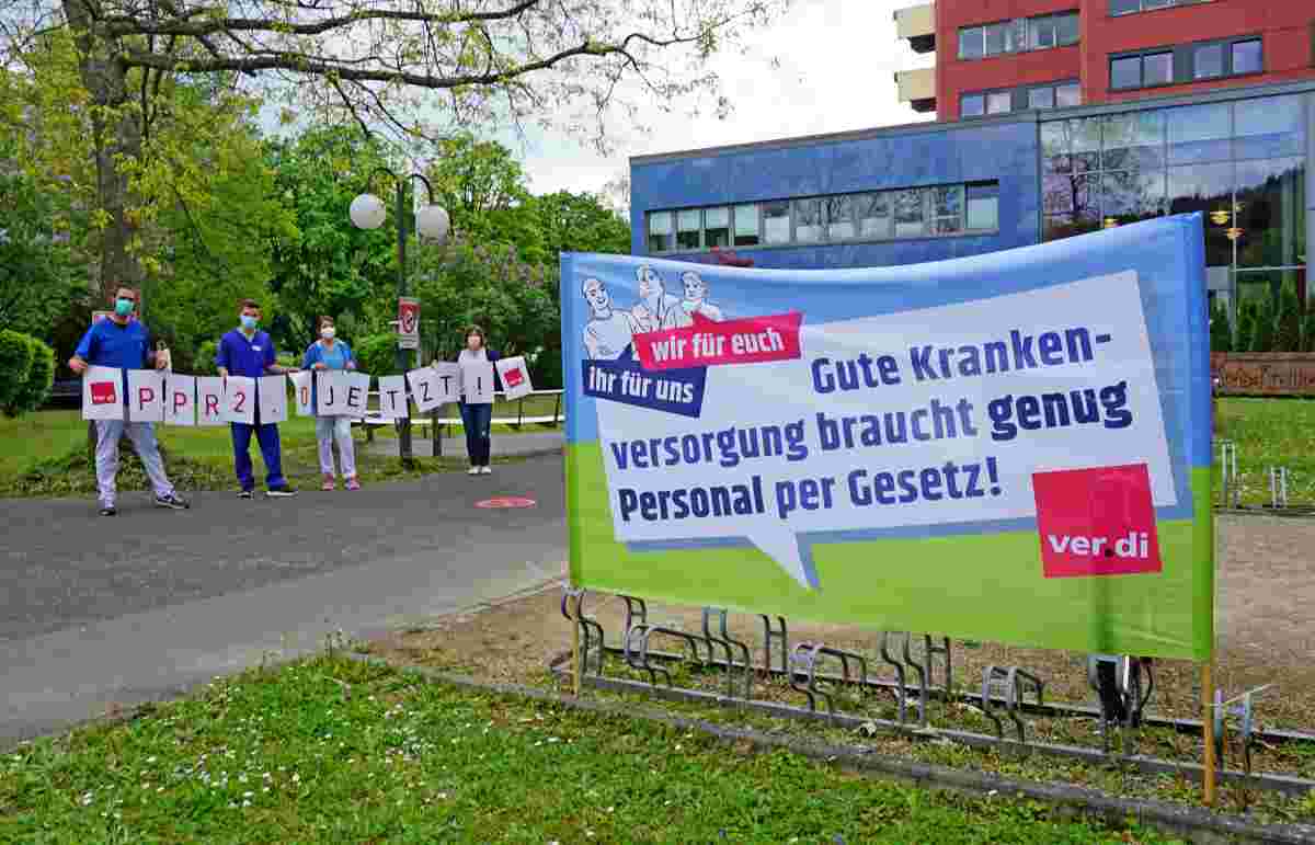 210501 arzt - Kollege in Weiß - Bundestagswahl, DKP, Krankenhaus, Streik - Politik
