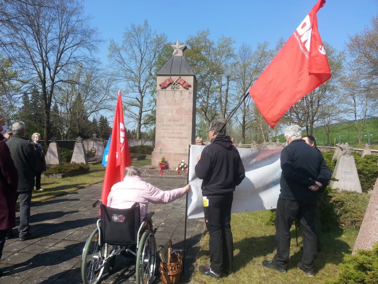 Elsterwerda - Wer nicht feiert, hat verloren - Antifaschismus, Friedenskampf, Geschichte der Arbeiterbewegung - Blog, DKP in Aktion