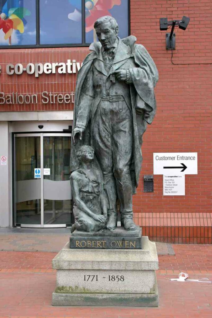 Robert Owen Statue Balloon Street Manchester - Die utopischen Ideen Robert Owens - Geschichte der Arbeiterbewegung, Sozialismus - Im Bild