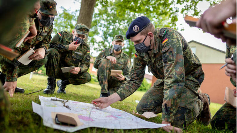 gelaendeausbildung - Schwarzmalerei - Aufrüstung - Aufrüstung