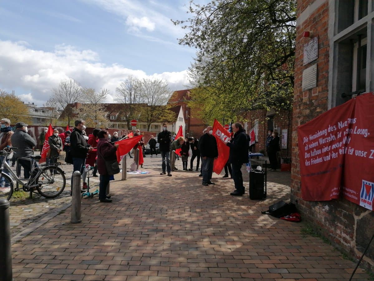 luebeck 1 - Wer nicht feiert, hat verloren - Antifaschismus, Friedenskampf, Geschichte der Arbeiterbewegung - Blog, DKP in Aktion