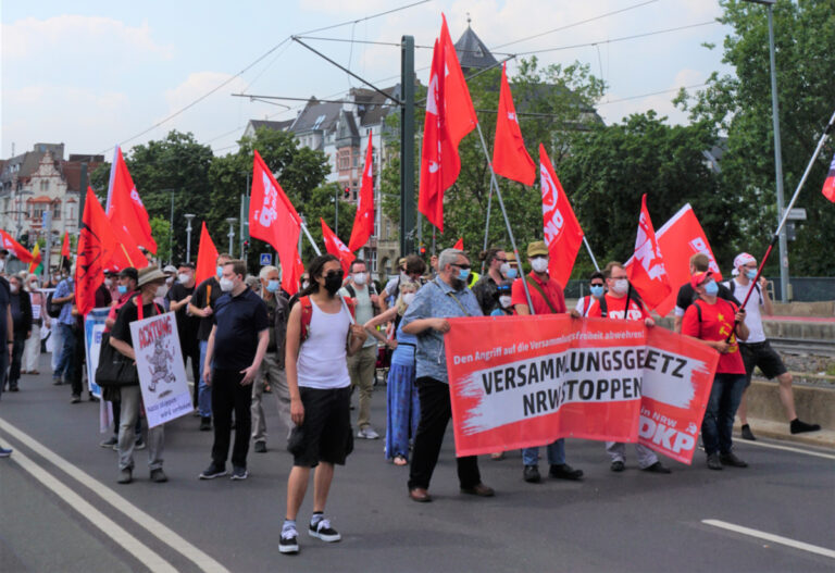 20210626 DKP1 - SDAJ und DKP verurteilen brutalen Polizeieinsatz - Repression - Repression